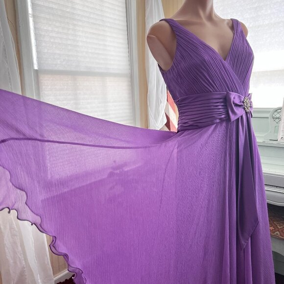 Papell Boutique Dresses & Skirts - Adrianna Papell Boutique Lilac Silk Flowy Dress sz 6